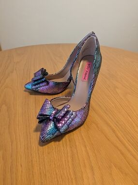 Betsey Johnson Purple Multi Bow Pointed-Toe Pumps
